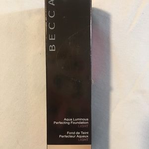 Becca Aqua Luminous Perfecting Foundation
